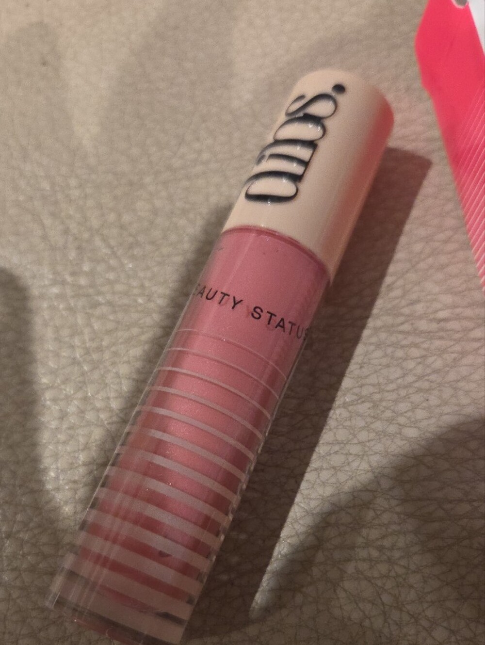 Dibs Go To Glossy Balm — Effortless Pink Hydrating Shine - Picture 2 of 6